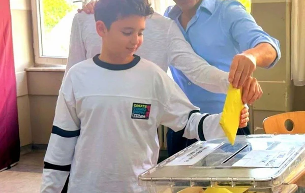 Türkiyəli məşhurlar səsvermədə - FOTO