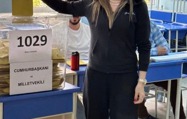 Türkiyəli məşhurlar səsvermədə - FOTO