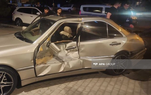 В Баку произошло массовое ДТП с участием 5 автомобилей, есть пострадавшие - ФОТО