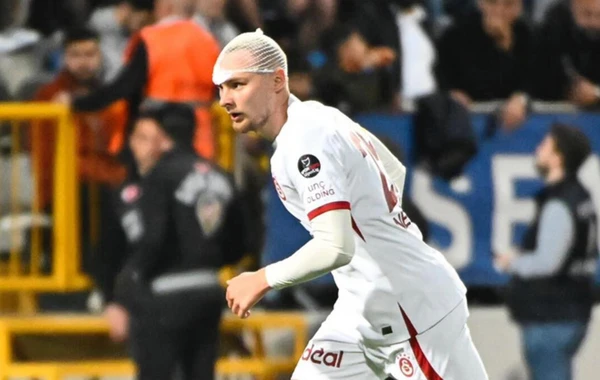 "Qalatasaray"ın oyunçusundan fədakarlıq - FOTO