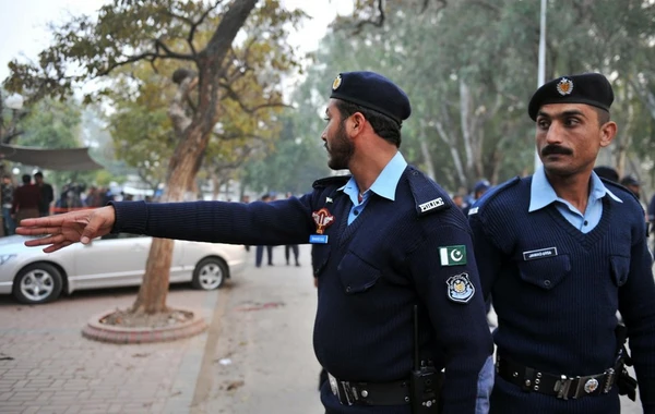 Pakistan polisi İmran Xanın evini mühasirəyə alıb