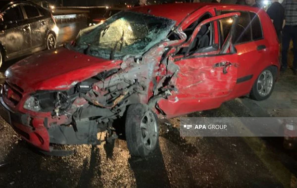 В Баку столкнулись легковой автомобиль и КамАЗ, пострадали 5 человек - ФОТО