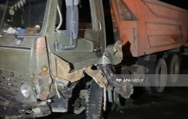 В Баку столкнулись легковой автомобиль и "КамАЗ", пострадали 5 человек - ФОТО