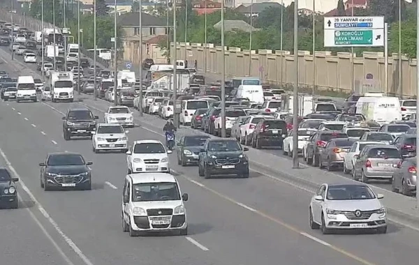На ряде улиц и проспектов Баку наблюдаются пробки - СПИСОК