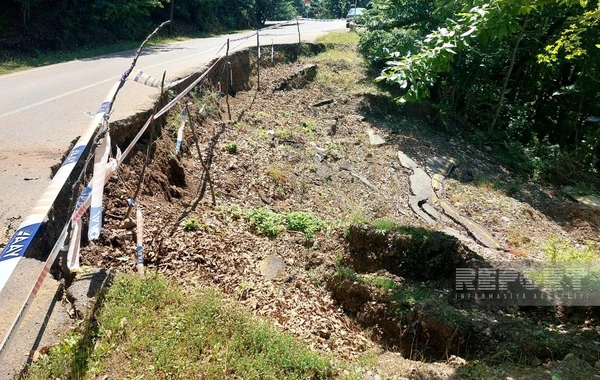 В Азербайджане из-за оползня разрушена дорога, соединяющая семь сел - ФОТО