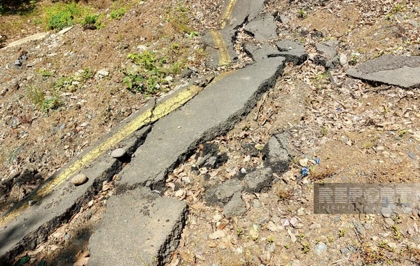 В Азербайджане из-за оползня разрушена дорога, соединяющая семь сел - ФОТО