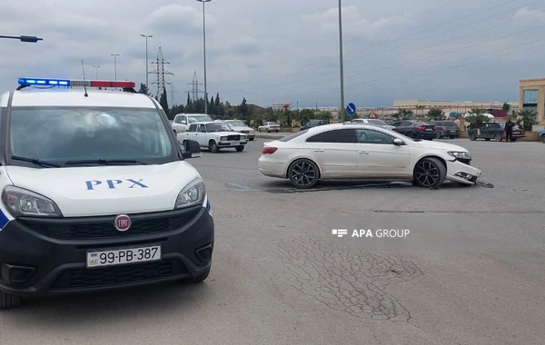 Gəncədə minik avtomobili yük maşını ilə toqquşdu - FOTO