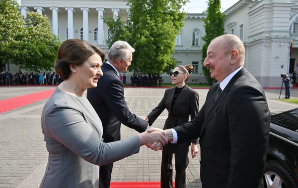 В Вильнюсе состоялась церемония официальной встречи Президента Ильхама Алиева - ФОТО
