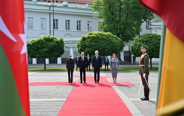 В Вильнюсе состоялась церемония официальной встречи Президента Ильхама Алиева - ФОТО
