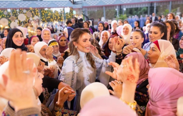 İordaniyanın vəliəhd şahzadəsinin toyu üçün 400 dron havaya qalxdı - FOTO/VİDEO