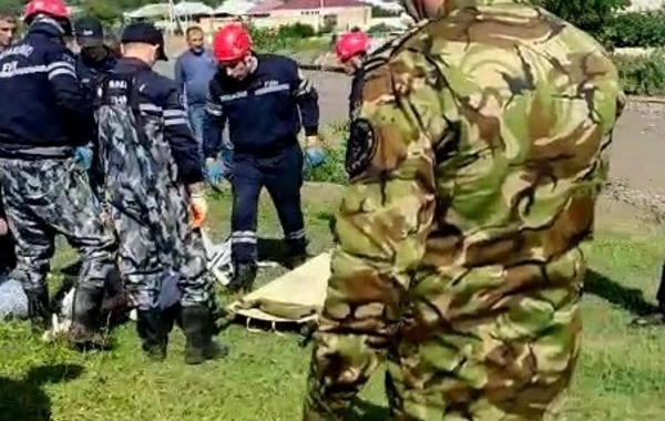 Azərbaycanda sel nəticəsində ölənlərin cəsədi çaydan çıxarılıb - FOTO