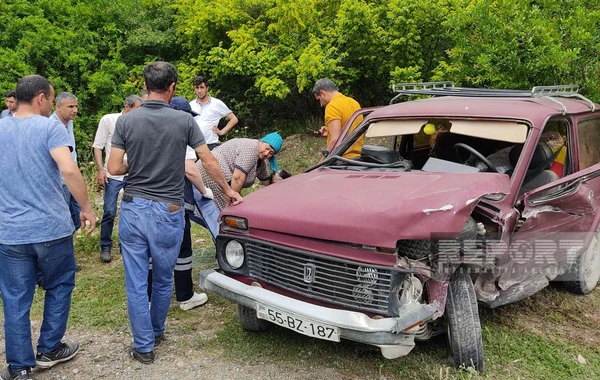 Şəkidə yol qəzası olub, 3 nəfər xəsarət alıb - FOTO