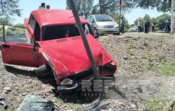 Oğuzda iki avtomobil toqquşub, xəsarət alanlar var