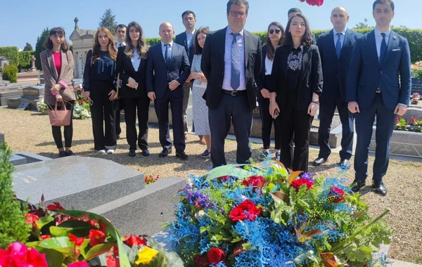 Əlimərdan bəy Topçubaşovun Parisdəki məzarı ziyarət edilib - FOTO