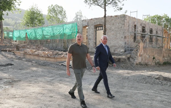 Prezident Laçında Heydər Əliyev, Zəfər və 28 May küçələrinin kəsişməsində lövhələrin açılışını edib - FOTO