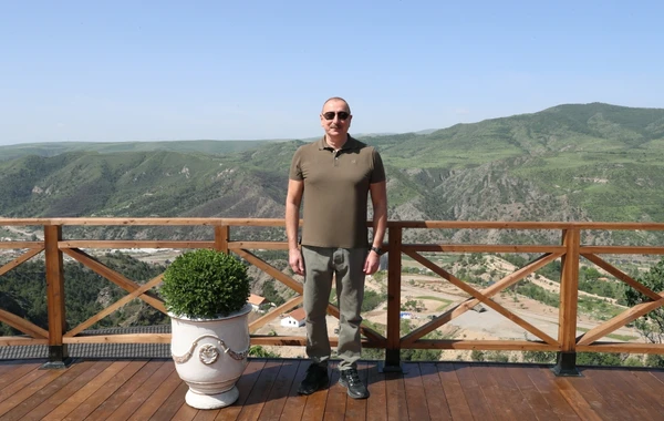 Prezident İlham Əliyevə Laçın şəhərinin Baş planı təqdim olunub - FOTO