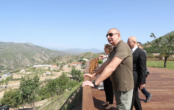 Prezident İlham Əliyevə Laçın şəhərinin Baş planı təqdim olunub - FOTO