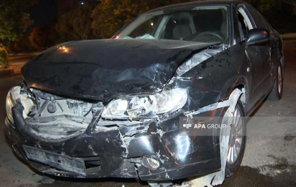 Bakıda “Mercedes” sürücüsü qəzaya səbəb oldu: Xəsarət alan var - FOTO