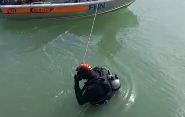 В Азербайджане автомобиль упал в канал: ведутся поиски водителя - ВИДЕО