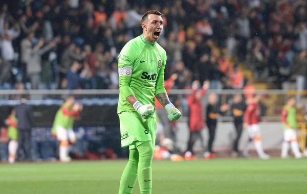 “Qalatasaray” 12 illik qapıçısı Musleraya əvəzləyici tapdı - FOTO