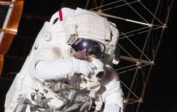 Çin ilk mülki astronavtı kosmosa göndərdi