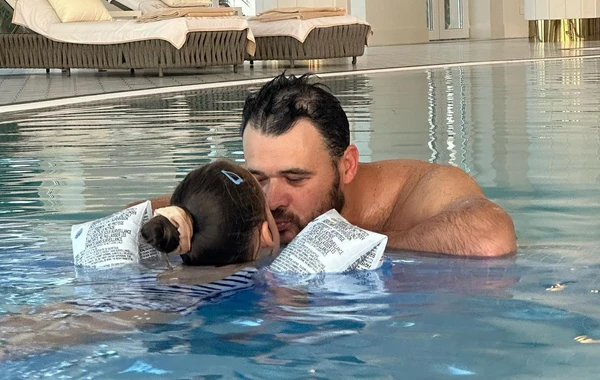 Emin Ağalarov qızı Afina ilə istirahət görüntüsünü paylaşdı - FOTO