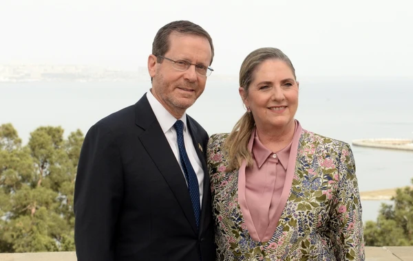 İsxak Hersoq və xanımı Şəhidlər xiyabanını ziyarət ediblər - FOTO