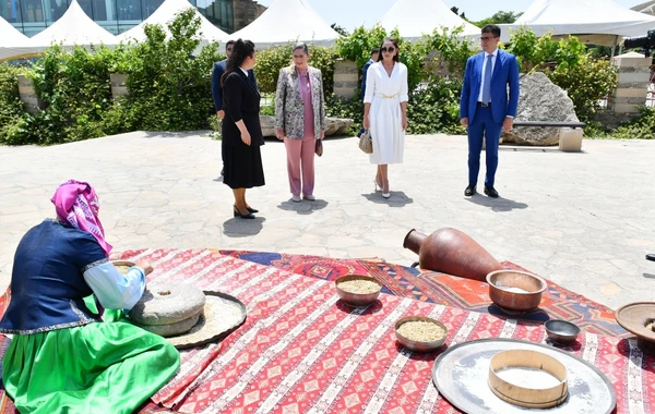 Azərbaycanın və İsrailin birinci xanımları Qala Arxeoloji-Etnoqrafik Muzey Kompleksində olublar - FOTO