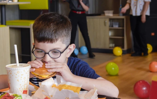 Xətai rayonunun İH-nin təşəbbüsü və təşkilatçılığı, McDonald’s və Blue Rezidens-in dəstəyi ilə şəhid uşaqları üçün tədbir keçirilib - FOTO