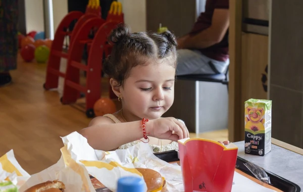 Xətai rayonunun İH-nin təşəbbüsü və təşkilatçılığı, McDonald’s və Blue Rezidens-in dəstəyi ilə şəhid uşaqları üçün tədbir keçirilib - FOTO