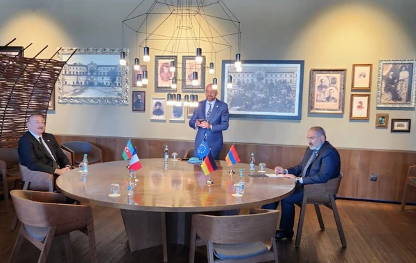 В Молдове состоялась трехсторонняя встреча лидеров Азербайджана Армении и главы Евросовета - ФОТО