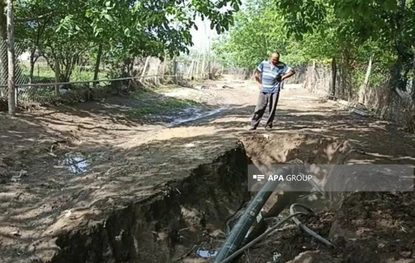 Qərb bölgəsində güclü külək və yağış bir sıra fəsadlara səbəb olub - FOTO