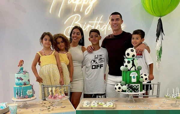 Модель Джорджина Родригес опубликовала редкое ФОТО с Роналду