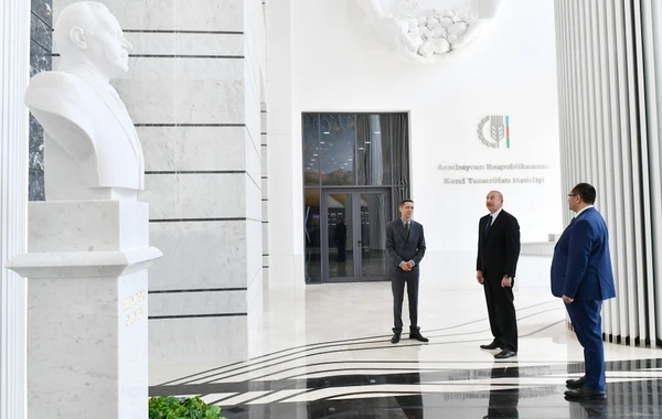 İlham Əliyev Kənd Təsərrüfatı Nazirliyinin yeni inzibati binasının açılışında iştirak edib - FOTO