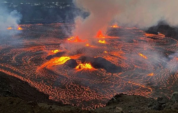 Dünyanın ən aktiv vulkanlarından biri yenidən fəaliyyətə keçdi - FOTO
