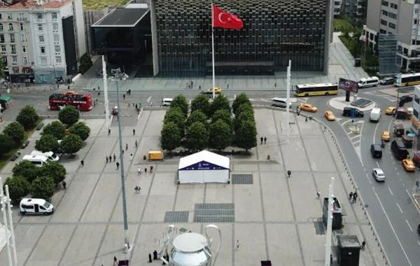 Türkiyədə Çempionlar Liqası həyəcanı - Taksim meydanına nəhəng kubok qoyuldu - FOTO