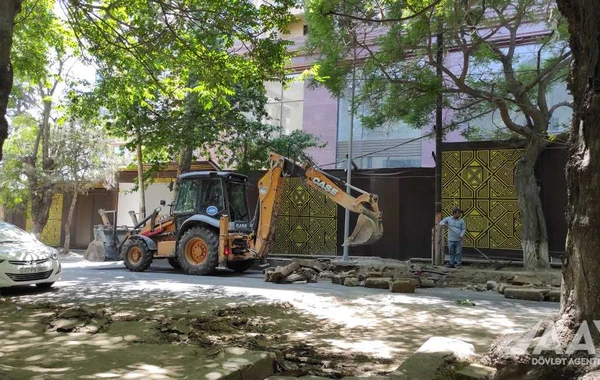Bakının Firdovsi Məmmədov küçəsi təmir edilir - FOTO