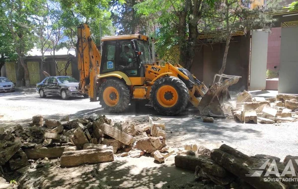 Bakının Firdovsi Məmmədov küçəsi təmir edilir - FOTO