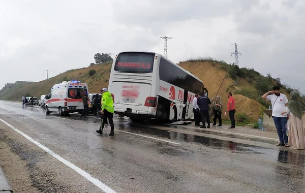 Türkiyədə avtobus qəzaya uğradı: Yaralılar var - FOTO