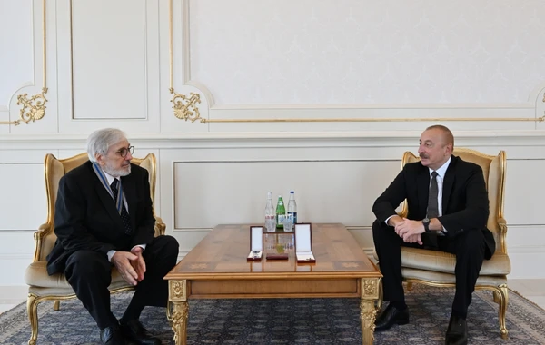 Prezident İlham Əliyev Xalq artisti Oqtay Mirqasımovu təltif edib - FOTO