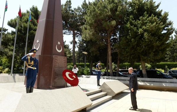 Rəcəb Tayyib Ərdoğan şəhidlərin xatirəsini ehtiramla yad edib - FOTO