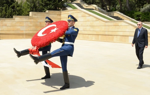 Rəcəb Tayyib Ərdoğan şəhidlərin xatirəsini ehtiramla yad edib - FOTO