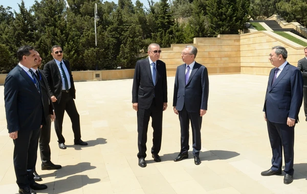 Rəcəb Tayyib Ərdoğan şəhidlərin xatirəsini ehtiramla yad edib - FOTO