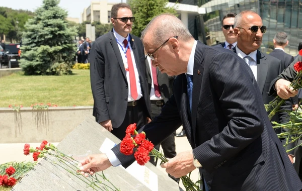 Rəcəb Tayyib Ərdoğan şəhidlərin xatirəsini ehtiramla yad edib - FOTO