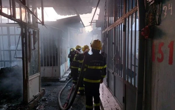 Azərbaycanda bazarda güclü yanğın: 26 mağaza külə döndü - YENİLƏNİB + FOTO/VİDEO