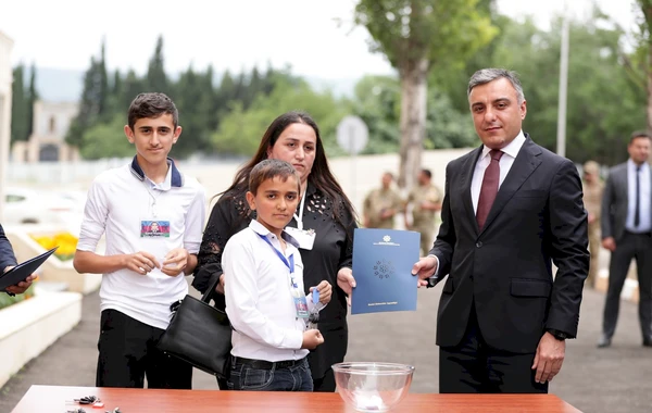Şəhid ailələrinə və müharibə ilə əlaqədar əlilliyi olan şəxslərə 100 mənzil və fərdi ev təqdim edilib - FOTO