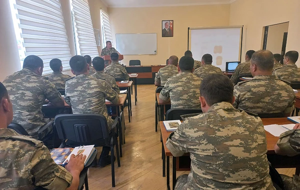 Azərbaycanda ehtiyatdan çağırılan hərbi vəzifəlilərin təlim toplanışı başa çatıb - FOTO/VİDEO