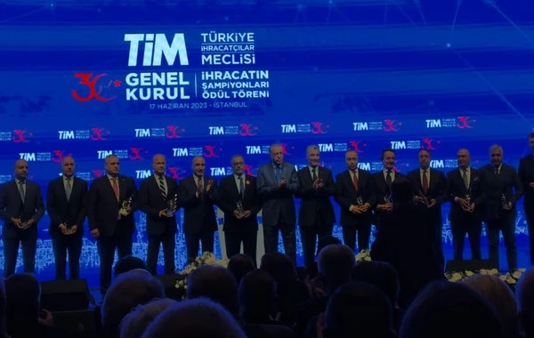 Prezident Rəcəb Tayyib Ərdoğan SOCAR-a mükafat təqdim edib - FOTO