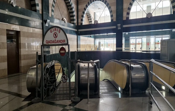 "28 May" stansiyasında eskalatorlardan biri sökülüb: Təmir bir neçə ay çəkəcək - FOTO