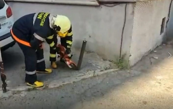 FHN Bakıda reyd keçirib, binaların yaxınlığındakı süni maneələr aradan qaldırılıb - FOTO/VİDEO